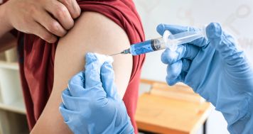 Carnet de vaccination et infirmier